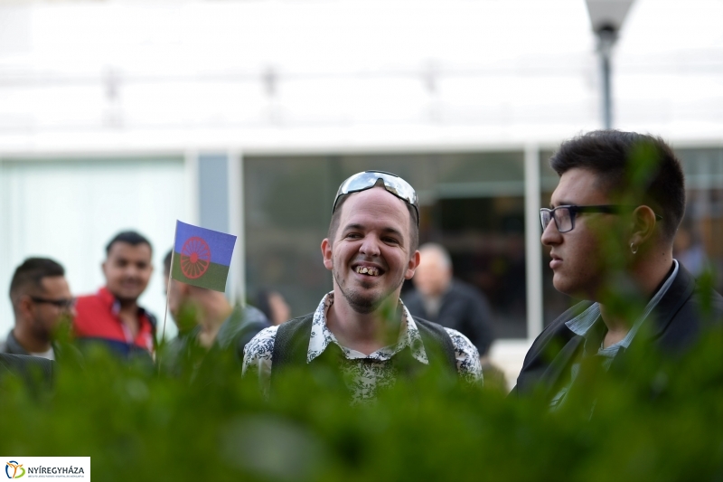 Nemzetközi Roma Nap-Flashmob a Kossuth téren
