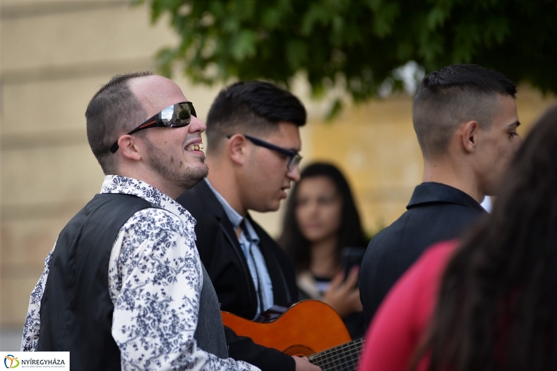 Nemzetközi Roma Nap-Flashmob a Kossuth téren