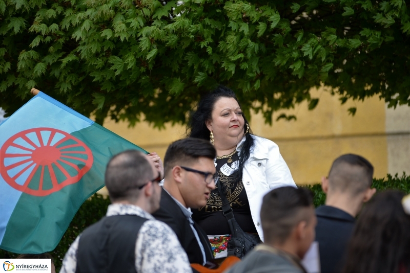 Nemzetközi Roma Nap-Flashmob a Kossuth téren