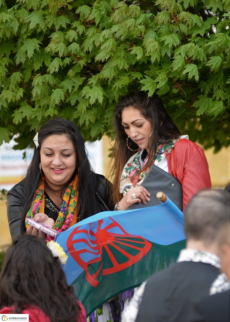 Nemzetközi Roma Nap-Flashmob a Kossuth téren