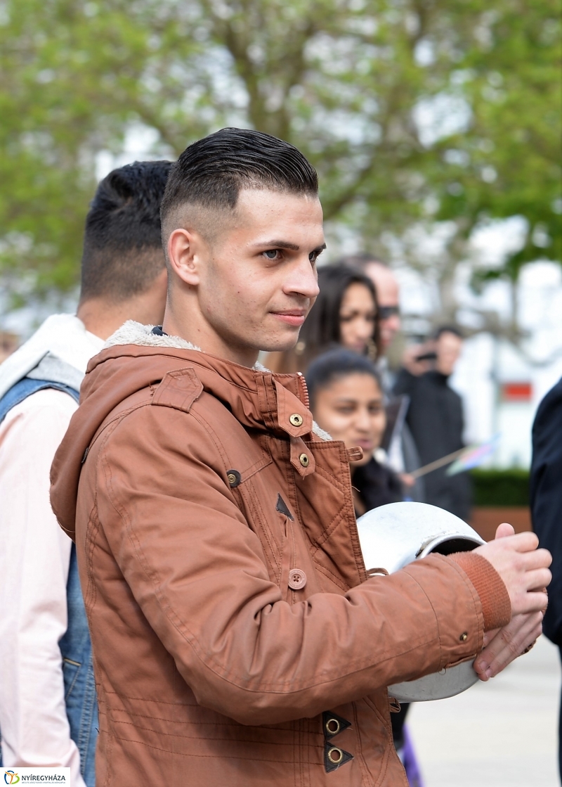 Nemzetközi Roma Nap-Flashmob a Kossuth téren