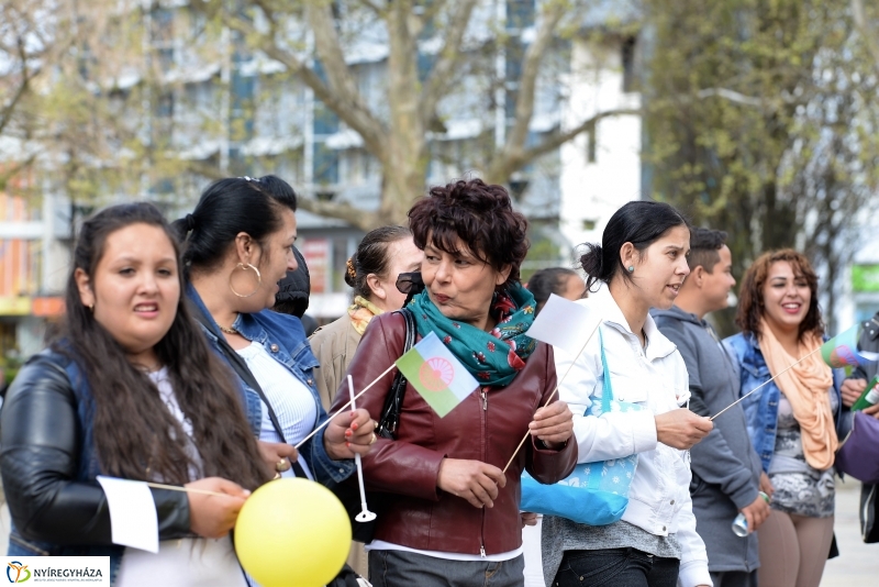 Nemzetközi Roma Nap-Flashmob a Kossuth téren