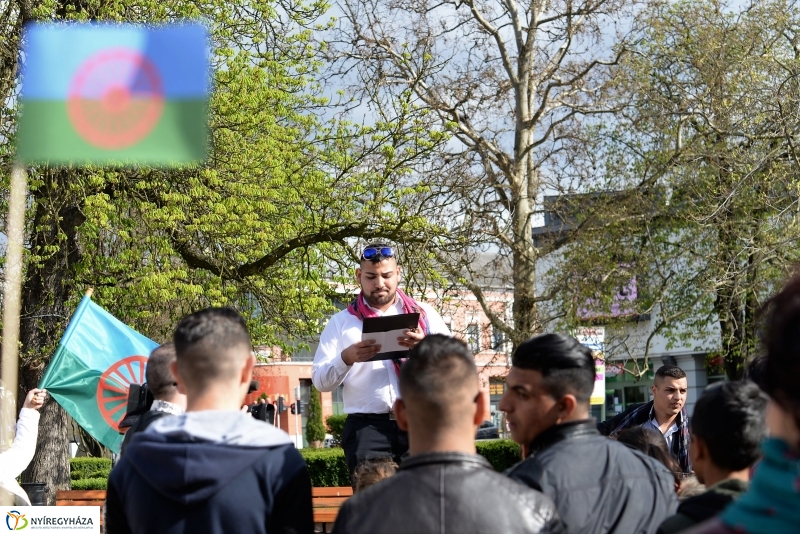 Nemzetközi Roma Nap-Flashmob a Kossuth téren