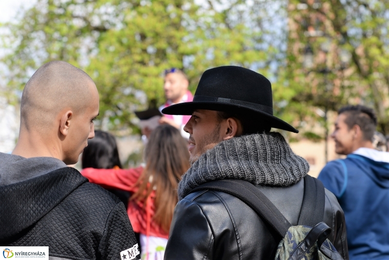 Nemzetközi Roma Nap-Flashmob a Kossuth téren