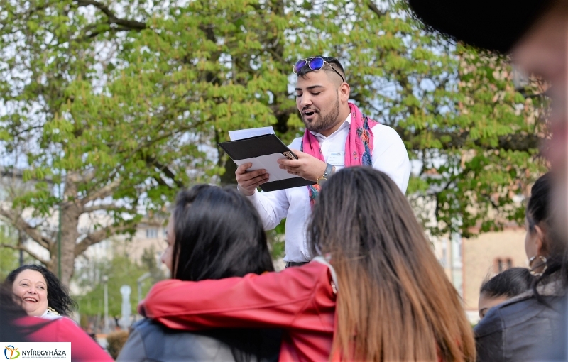 Nemzetközi Roma Nap-Flashmob a Kossuth téren