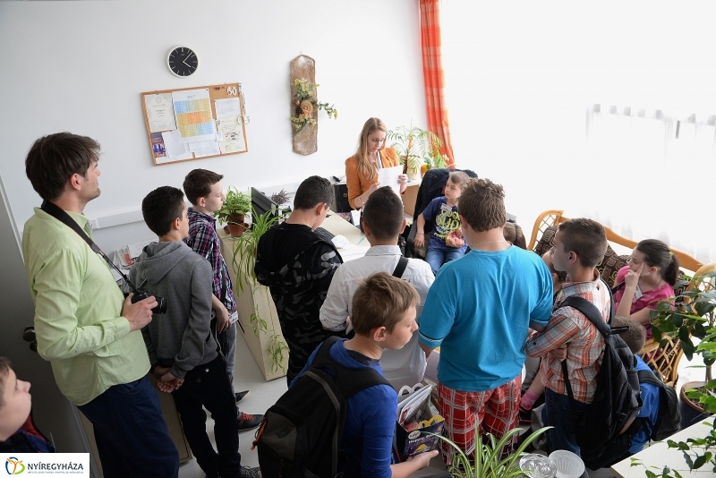 A Petőfisek a Napló szerkesztőségében jártak