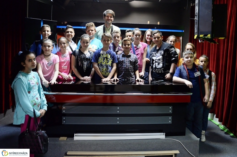 A Petőfisek a Napló szerkesztőségében jártak