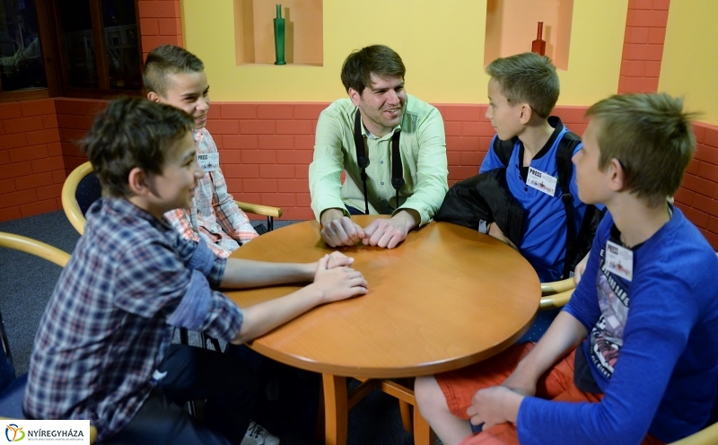 A Petőfisek a Napló szerkesztőségében jártak