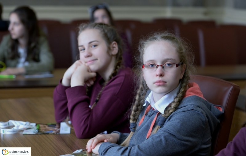 Lengyel diákok a Városházán