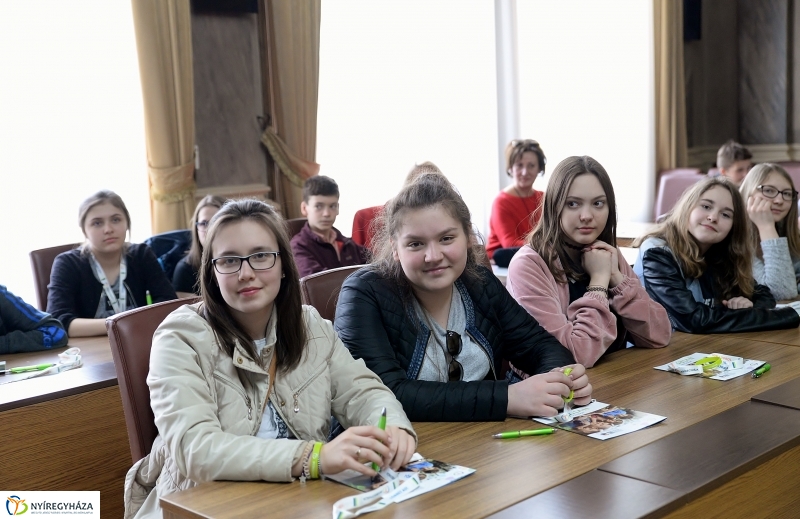 Lengyel diákok a Városházán