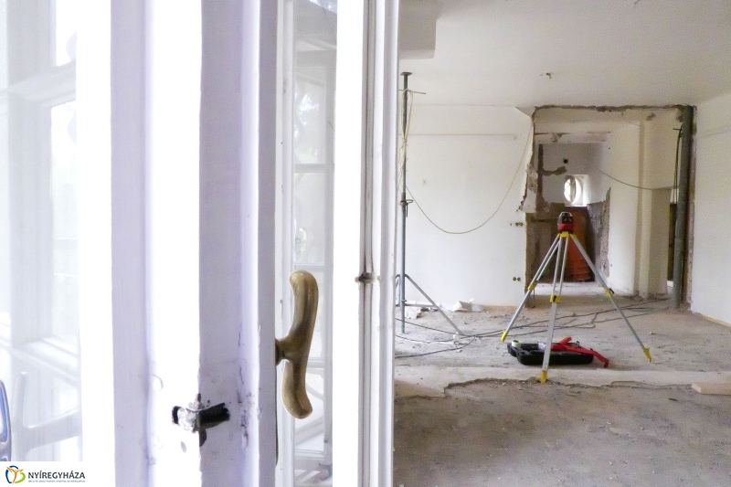 Helyszíni bejárás a Bencs Villánál - fotó Szarka Lajos