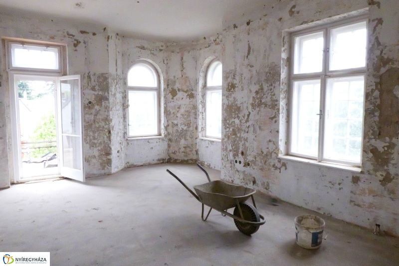 Helyszíni bejárás a Bencs Villánál - fotó Szarka Lajos