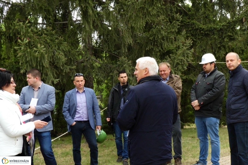 Helyszíni bejárás a Bencs Villánál - fotó Szarka Lajos