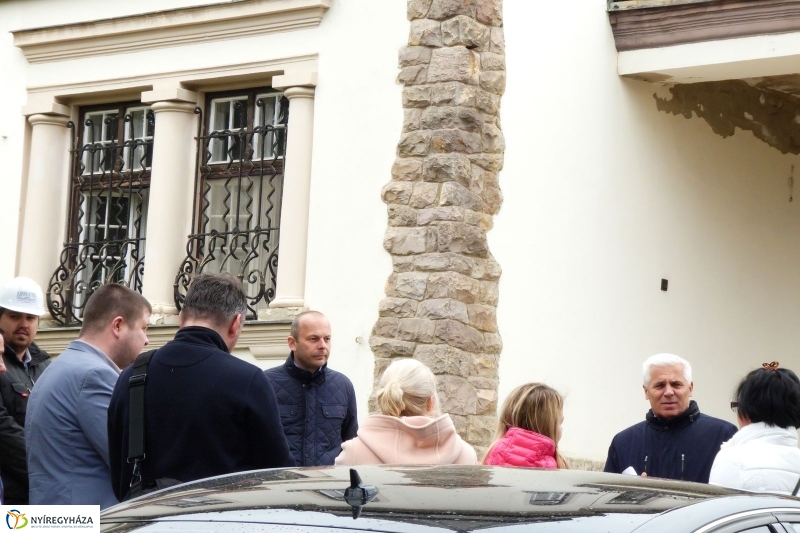 Helyszíni bejárás a Bencs Villánál - fotó Szarka Lajos