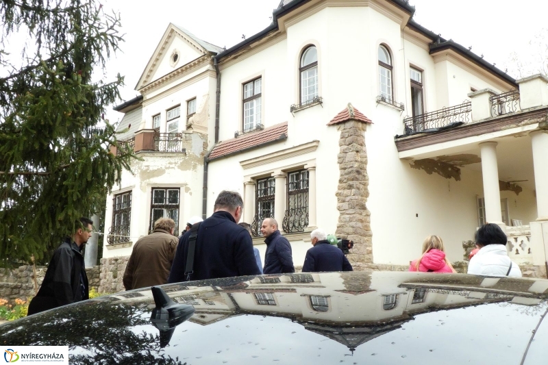 Helyszíni bejárás a Bencs Villánál - fotó Szarka Lajos