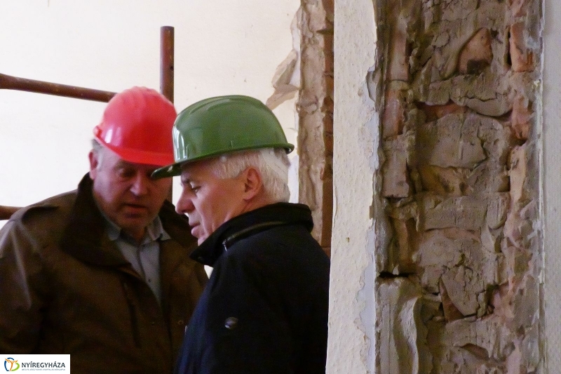 Helyszíni bejárás a Bencs Villánál - fotó Szarka Lajos