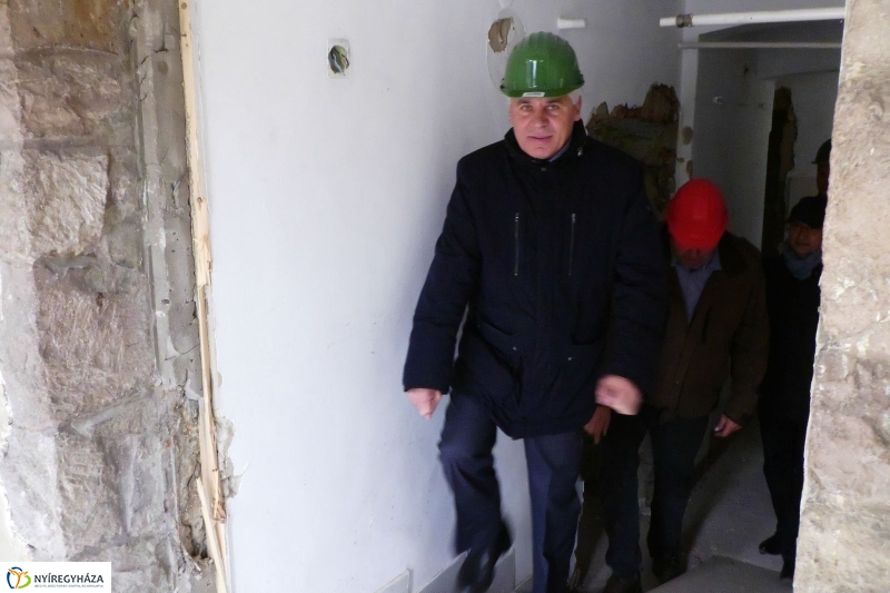 Helyszíni bejárás a Bencs Villánál - fotó Szarka Lajos