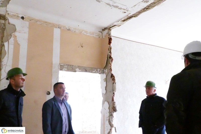 Helyszíni bejárás a Bencs Villánál - fotó Szarka Lajos