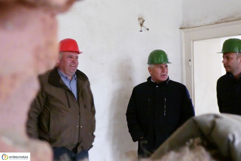 Helyszíni bejárás a Bencs Villánál - fotó Szarka Lajos