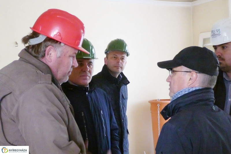 Helyszíni bejárás a Bencs Villánál - fotó Szarka Lajos