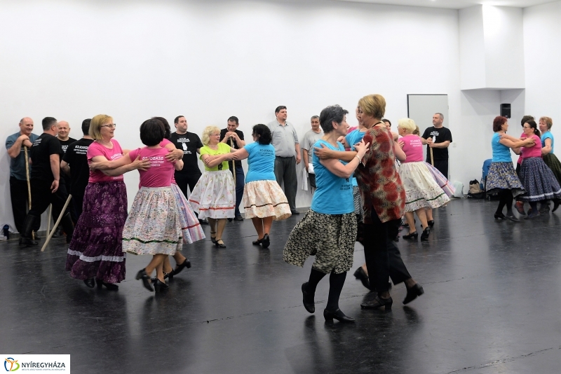 A 60 éves jubileumi gálára próbál a Szabolcs Táncegyüttes