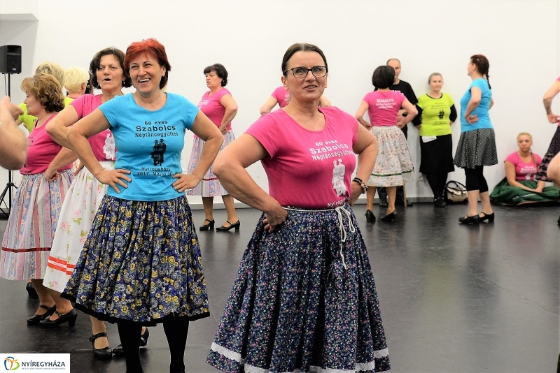 A 60 éves jubileumi gálára próbál a Szabolcs Táncegyüttes