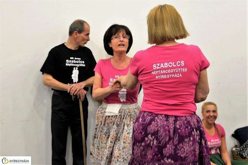 A 60 éves jubileumi gálára próbál a Szabolcs Táncegyüttes