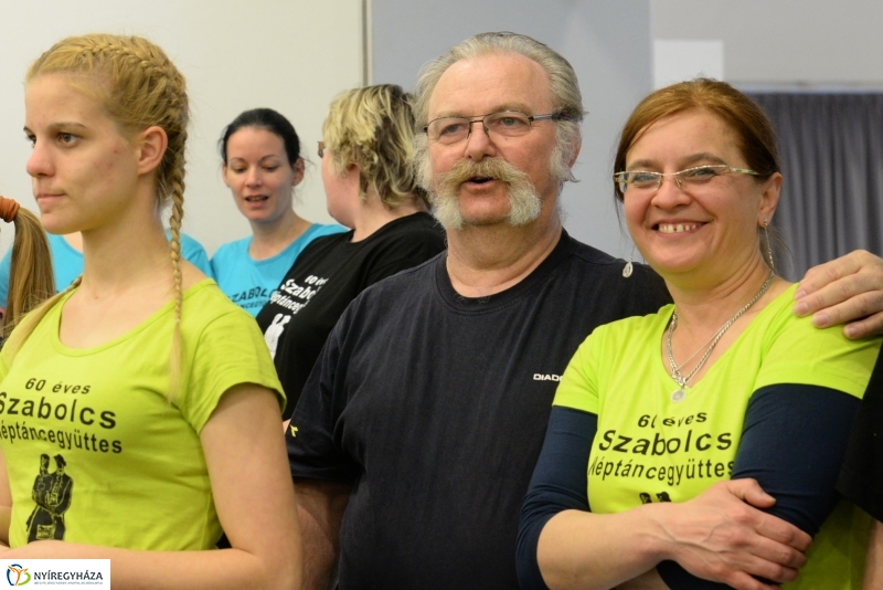 A 60 éves jubileumi gálára próbál a Szabolcs Táncegyüttes