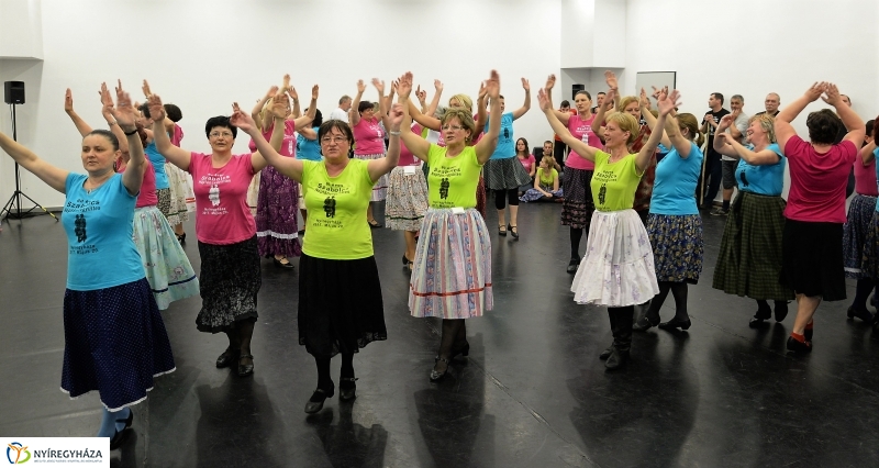 A 60 éves jubileumi gálára próbál a Szabolcs Táncegyüttes