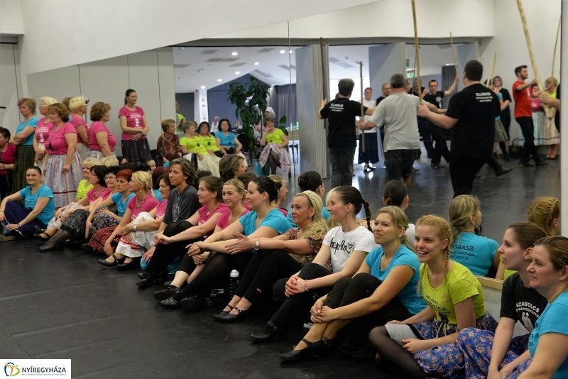 A 60 éves jubileumi gálára próbál a Szabolcs Táncegyüttes