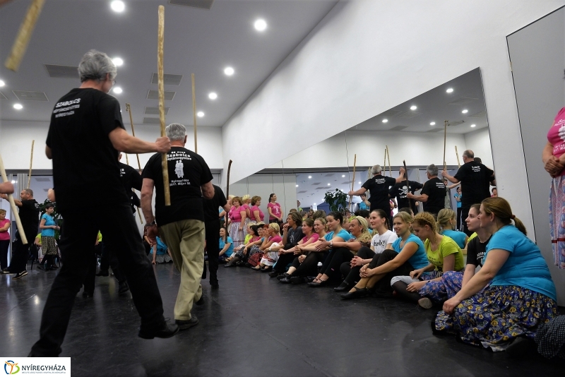 A 60 éves jubileumi gálára próbál a Szabolcs Táncegyüttes