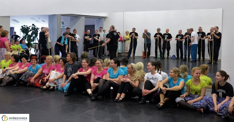 A 60 éves jubileumi gálára próbál a Szabolcs Táncegyüttes