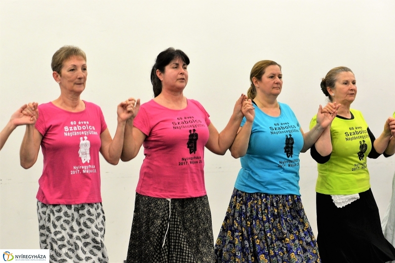 A 60 éves jubileumi gálára próbál a Szabolcs Táncegyüttes