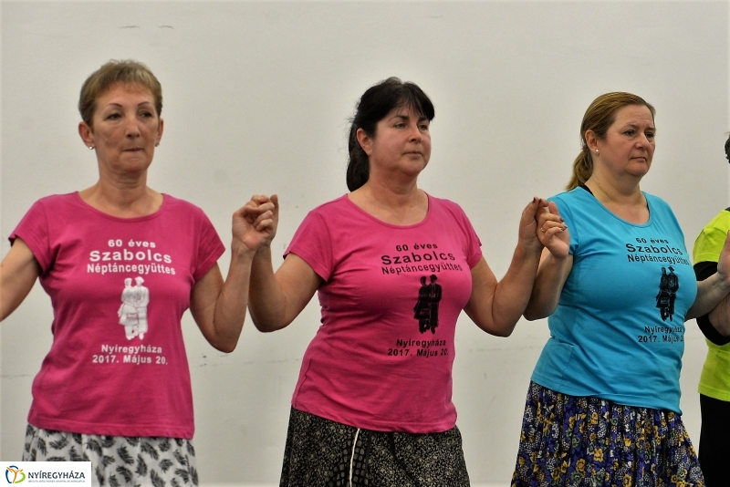 A 60 éves jubileumi gálára próbál a Szabolcs Táncegyüttes