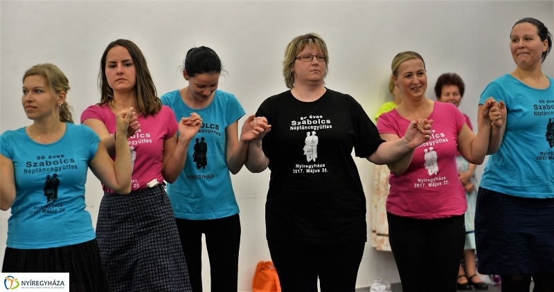 A 60 éves jubileumi gálára próbál a Szabolcs Táncegyüttes