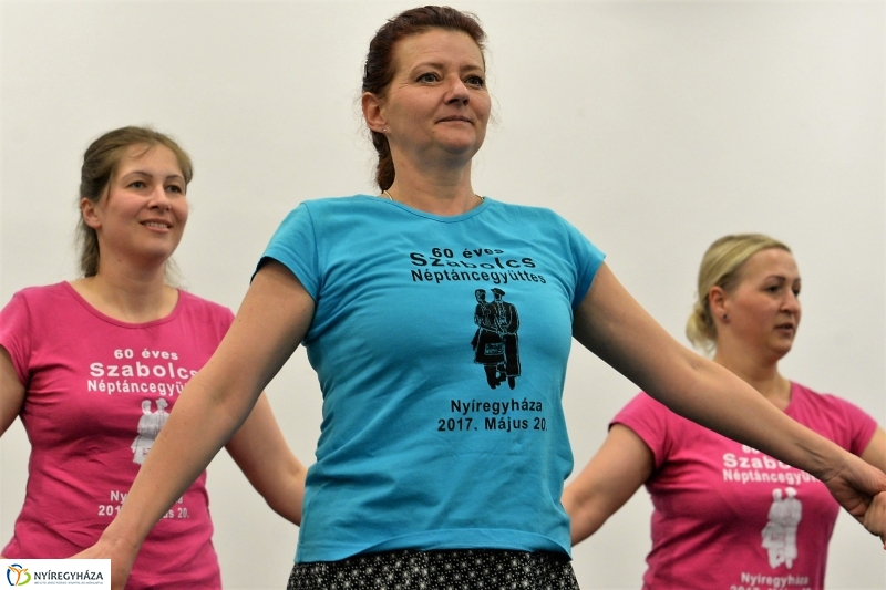 A 60 éves jubileumi gálára próbál a Szabolcs Táncegyüttes