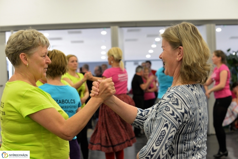 A 60 éves jubileumi gálára próbál a Szabolcs Táncegyüttes