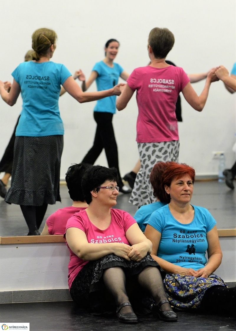 A 60 éves jubileumi gálára próbál a Szabolcs Táncegyüttes