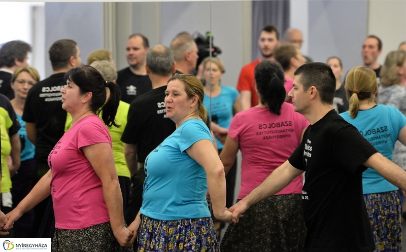 A 60 éves jubileumi gálára próbál a Szabolcs Táncegyüttes