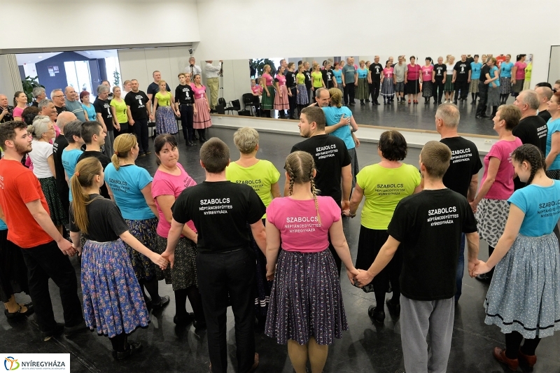 A 60 éves jubileumi gálára próbál a Szabolcs Táncegyüttes