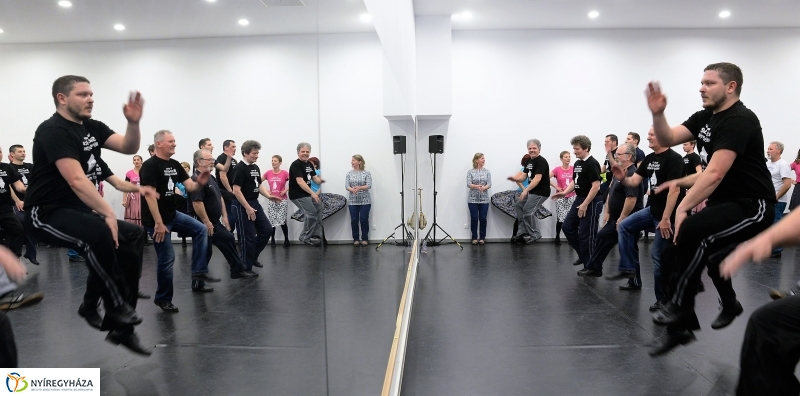 A 60 éves jubileumi gálára próbál a Szabolcs Táncegyüttes