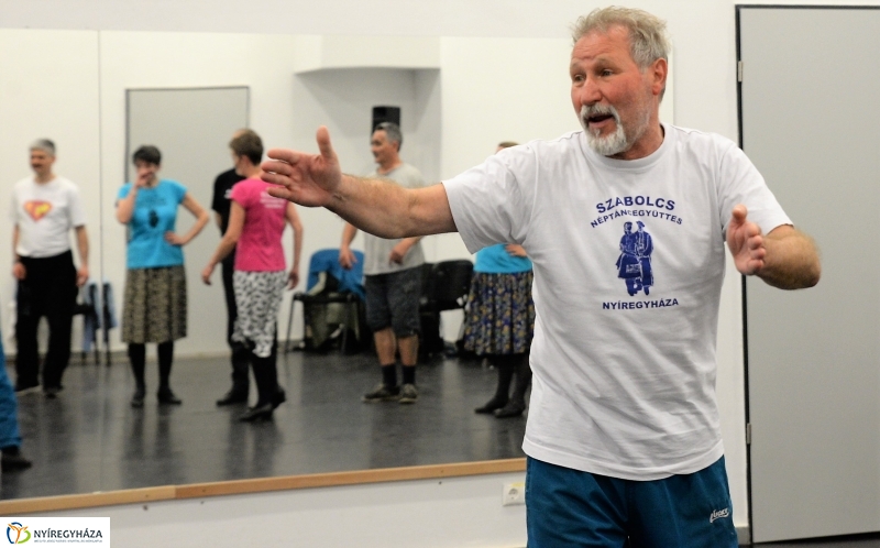 A 60 éves jubileumi gálára próbál a Szabolcs Táncegyüttes