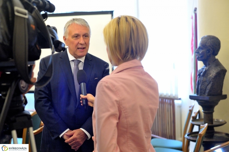 Diagnosztikai adomány a kórháznak - fotó Szarka Lajos