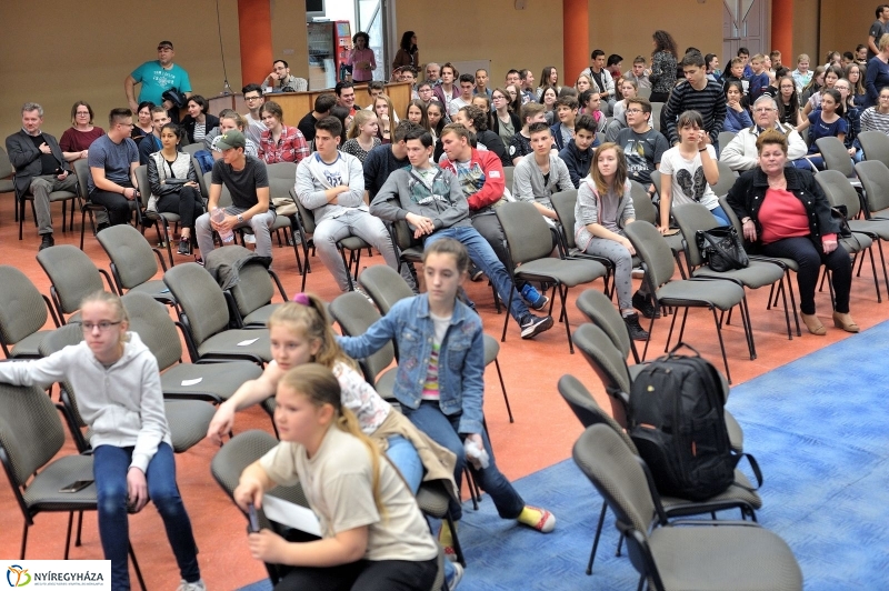 Madár Nyíregyházán - fotó Szarka Lajos