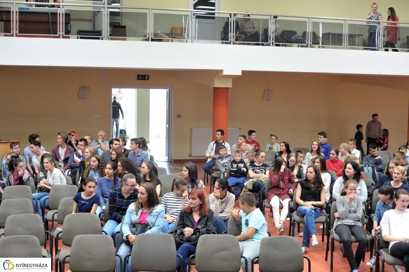 Madár Nyíregyházán - fotó Szarka Lajos