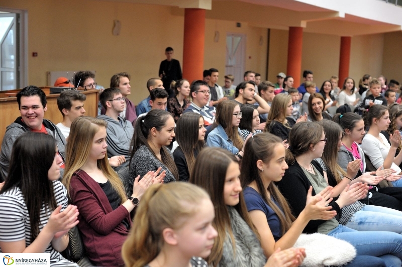 Madár Nyíregyházán - fotó Szarka Lajos