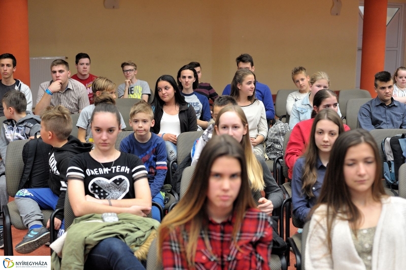 Madár Nyíregyházán - fotó Szarka Lajos