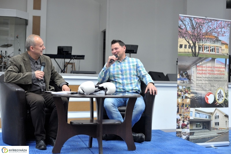 Madár Nyíregyházán - fotó Szarka Lajos