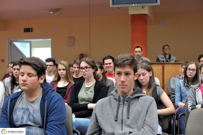 Madár Nyíregyházán - fotó Szarka Lajos