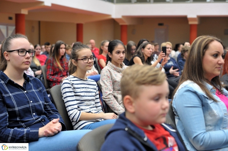 Madár Nyíregyházán - fotó Szarka Lajos